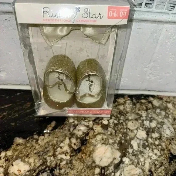 NEW! Girl Rising Star Shoes & Headwrap Set, Gold, 0-6m - Picture 3 of 9